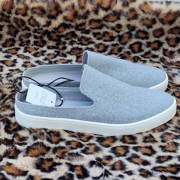 Stylus Wildflower Flannel Slip On Sz 9 - Picture 2 of 13